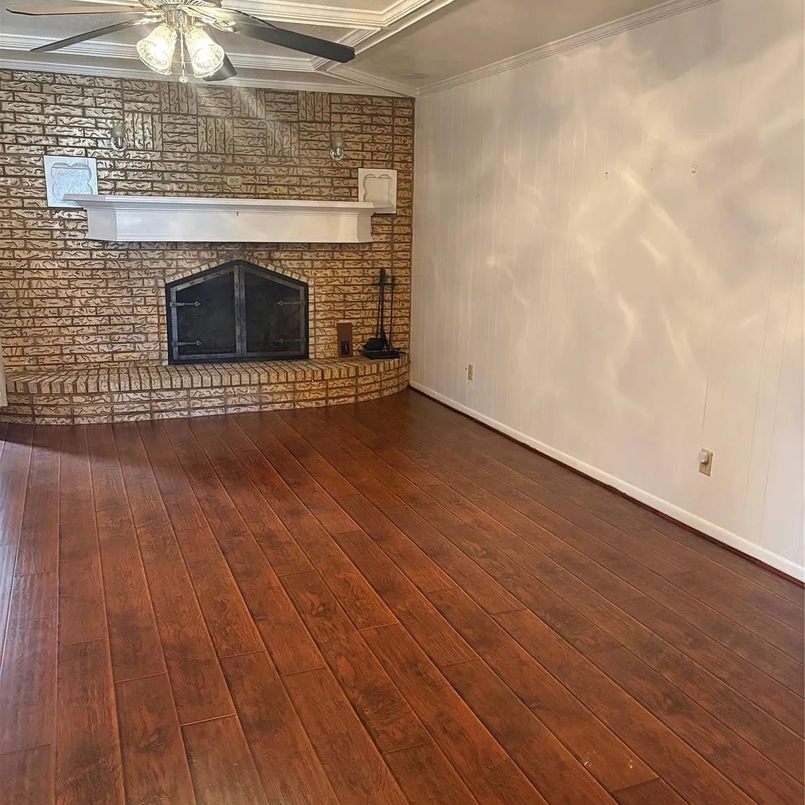 3 bed, 2.0 bath, 2288 sqft, $1,900 — Photo 3
