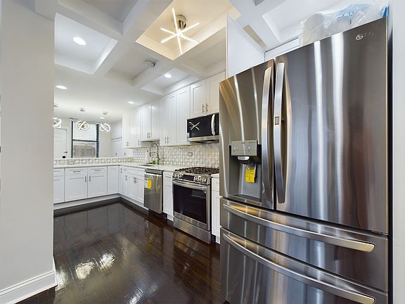 5th image of 5005 S Prairie Ave #C