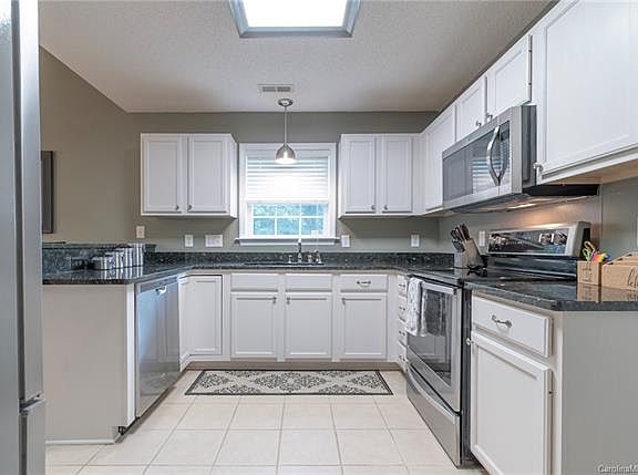 4th image of 7228 Oxford Hunt Dr