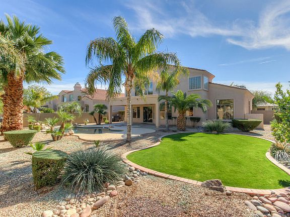 3rd image of 1054 E Carla Vista Ct