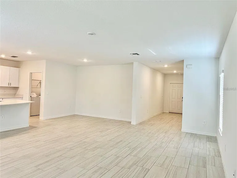 17606 Happytrails St — Photo 4