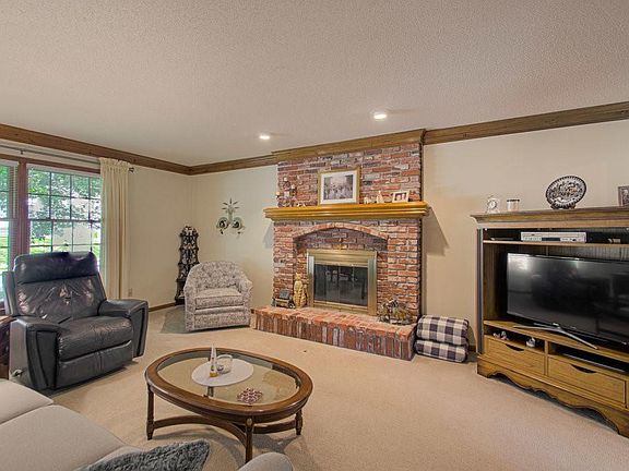 4th image of 1633 Dunwich Dr
