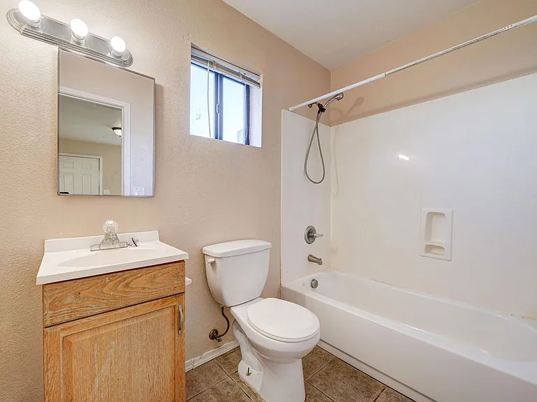 108 N Adams St — Photo 16