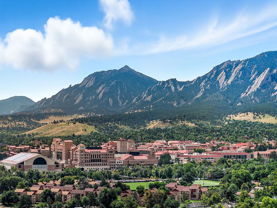 Stunning Mountain views from every room. Everyone says WOW! These are million dollar views when they walk in.