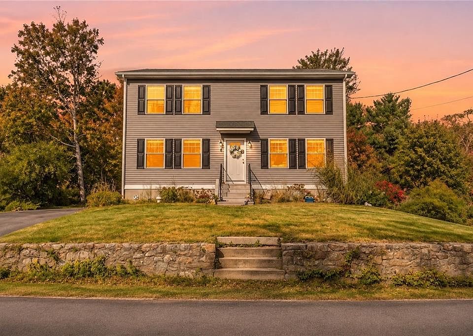 1st image of 8 Wincheck Pond Rd