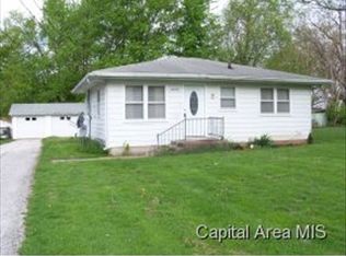 1049 Doolin Ave, Jacksonville, IL 62650