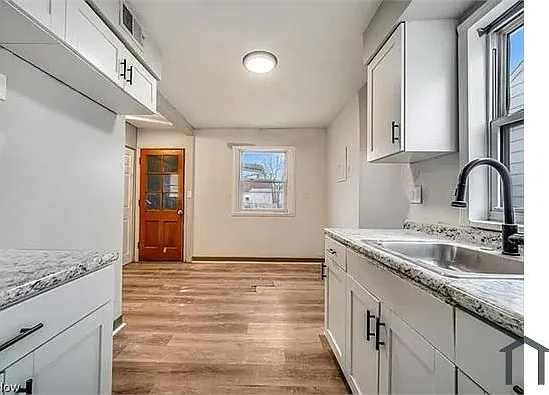 3 bed, $1,800 — Photo 2