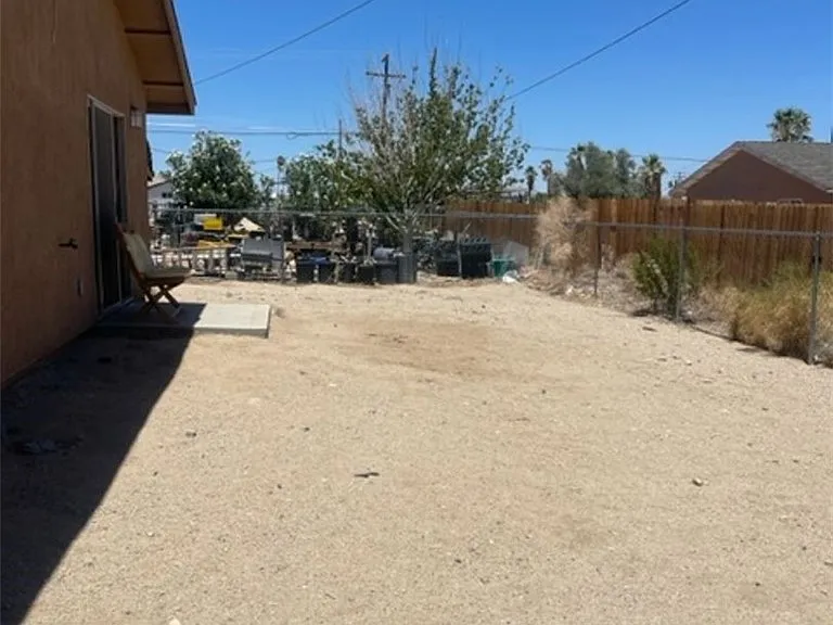 6627 Smoketree Ave — Photo 45