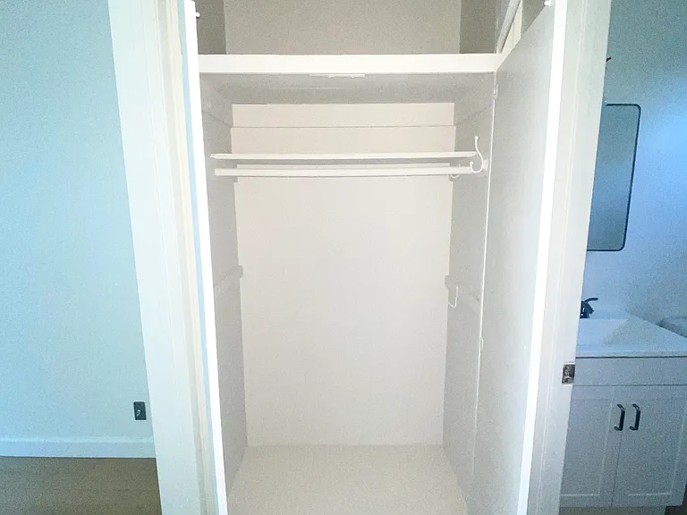 1905 S Oxford Ave #12 — Photo 7