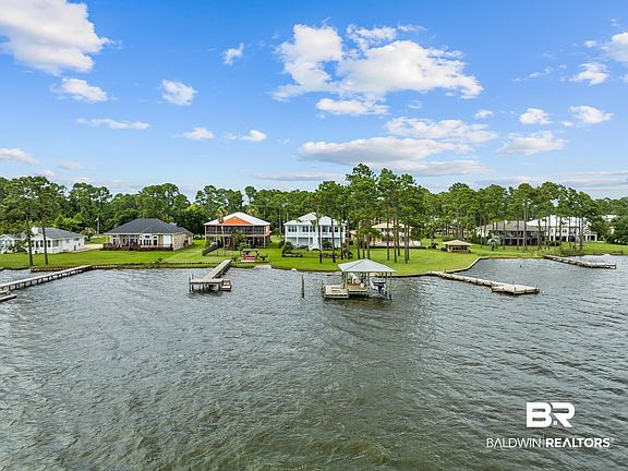 4th image of 449 Sunset Dr