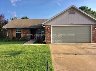 4433 W Cheyenne Dr, Fayetteville, AR 72704