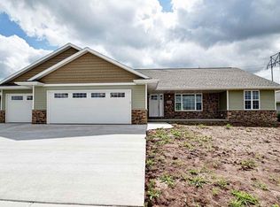 2848 Sussex Rd, Green Bay, WI 54311