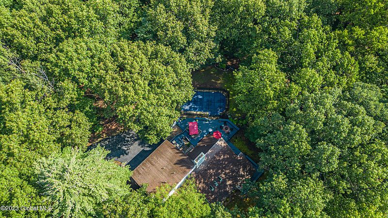 4th image of 539 Clifton Park Center Road
