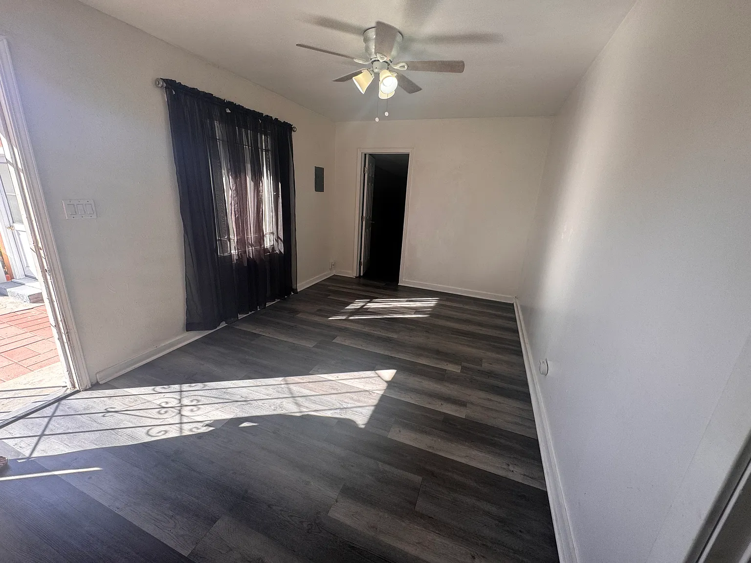 3 bed, 1200 sqft, $2,650 — Photo 3