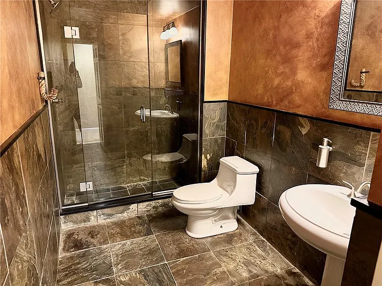 2 Weetamoe Farm Dr — Photo 15