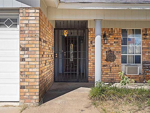 5th image of 303 Brookway Dr