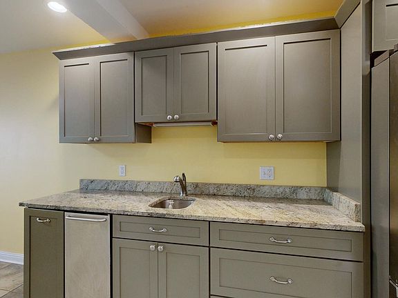 4th image of 125 Streetland Ln