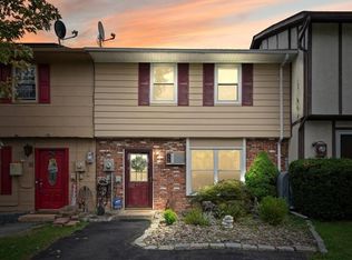 28 Black Stallion Ct, Middletown, NY 10940