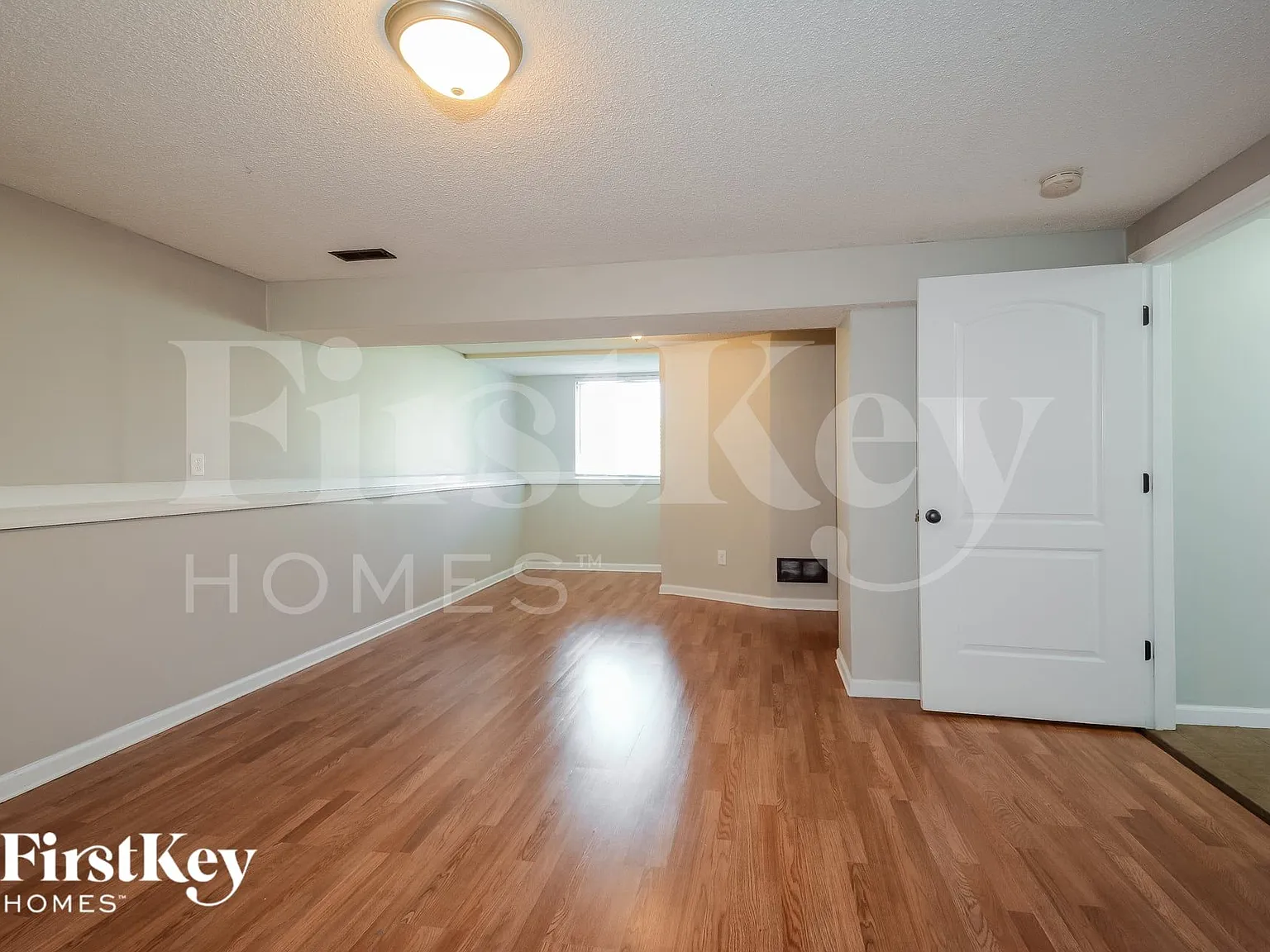 4 bed, 3.0 bath, 2000 sqft, $2,520 — Photo 2