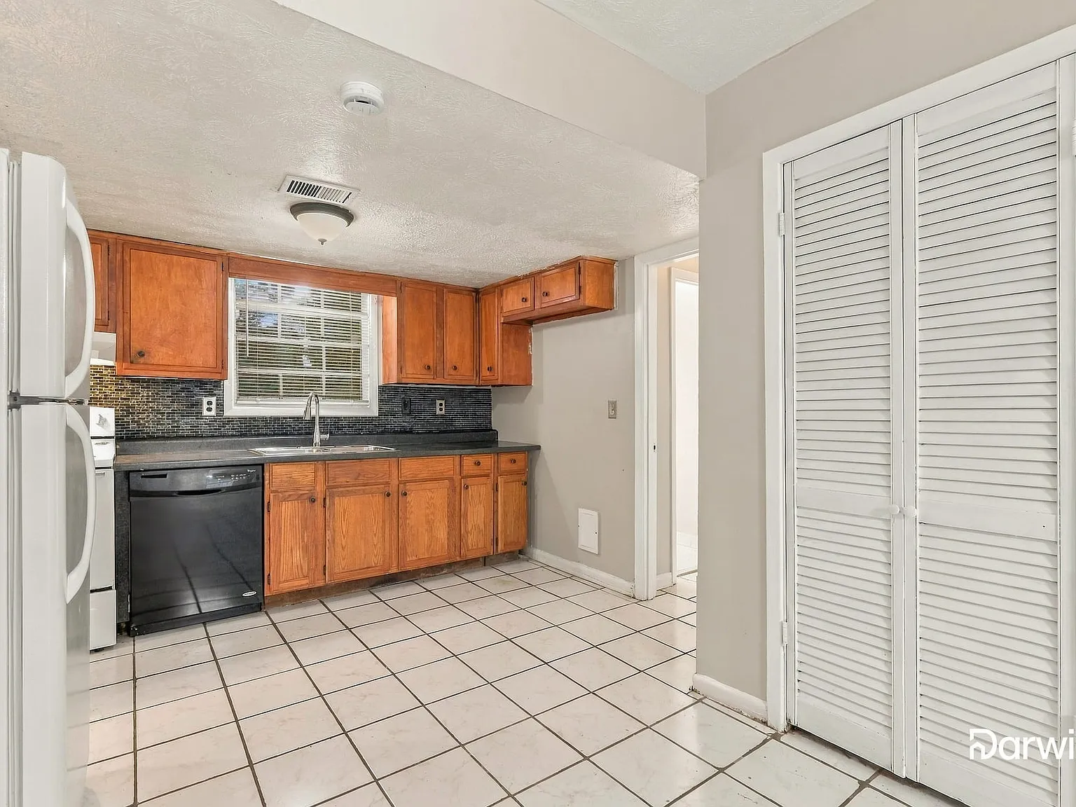3 bed, 3.0 bath, 2184 sqft, $1,835 — Photo 3