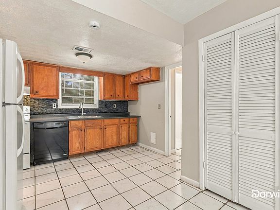 3rd image of 1166 Shoreham Dr