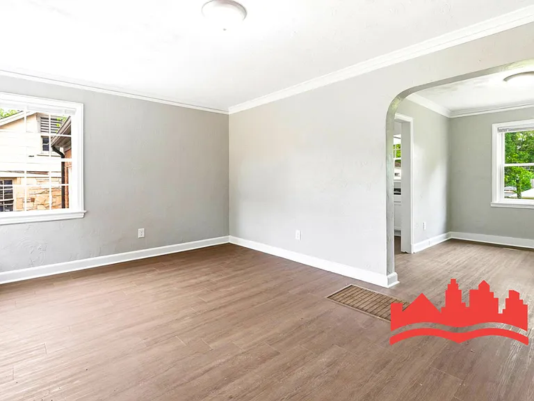 755 E McKellar Ave — Photo 10