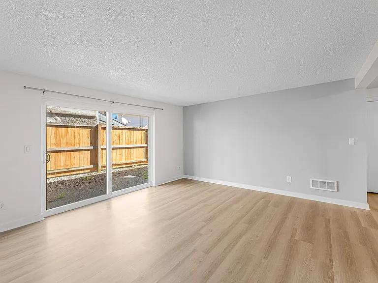511 Avenue D #B — Photo 16