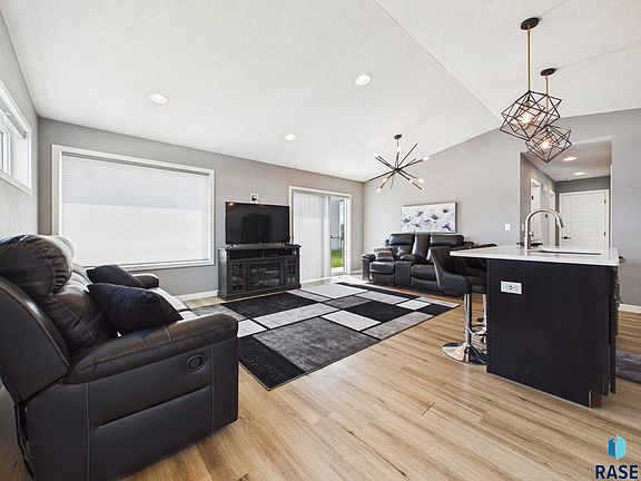 3rd image of 2508 Dean Ct