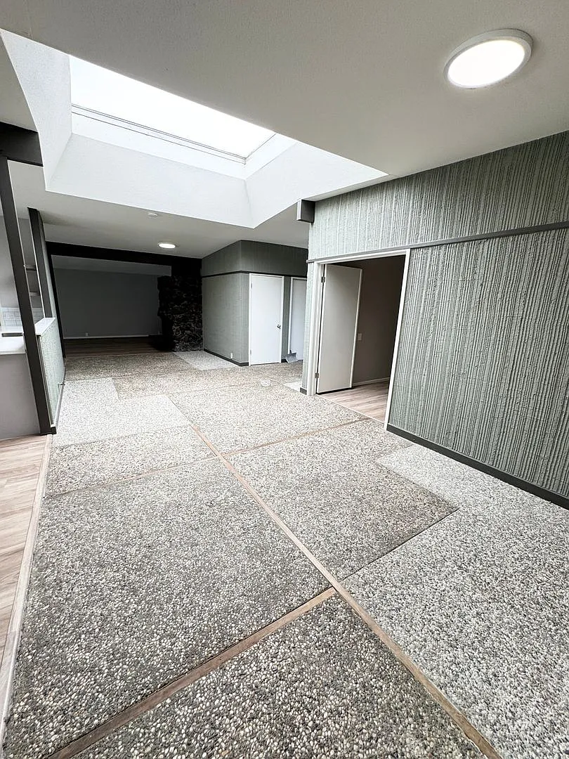Beautiful & Spacious 4-Bedroom Home in Prime Davis Location — Photo 4