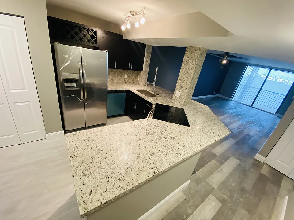 117 Lake Emerald Dr #209