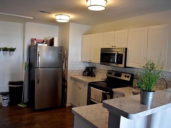 5th image of 310 Shadbush Dr