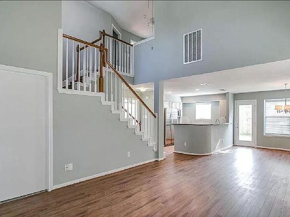 3rd image of 1826 Creek Dr