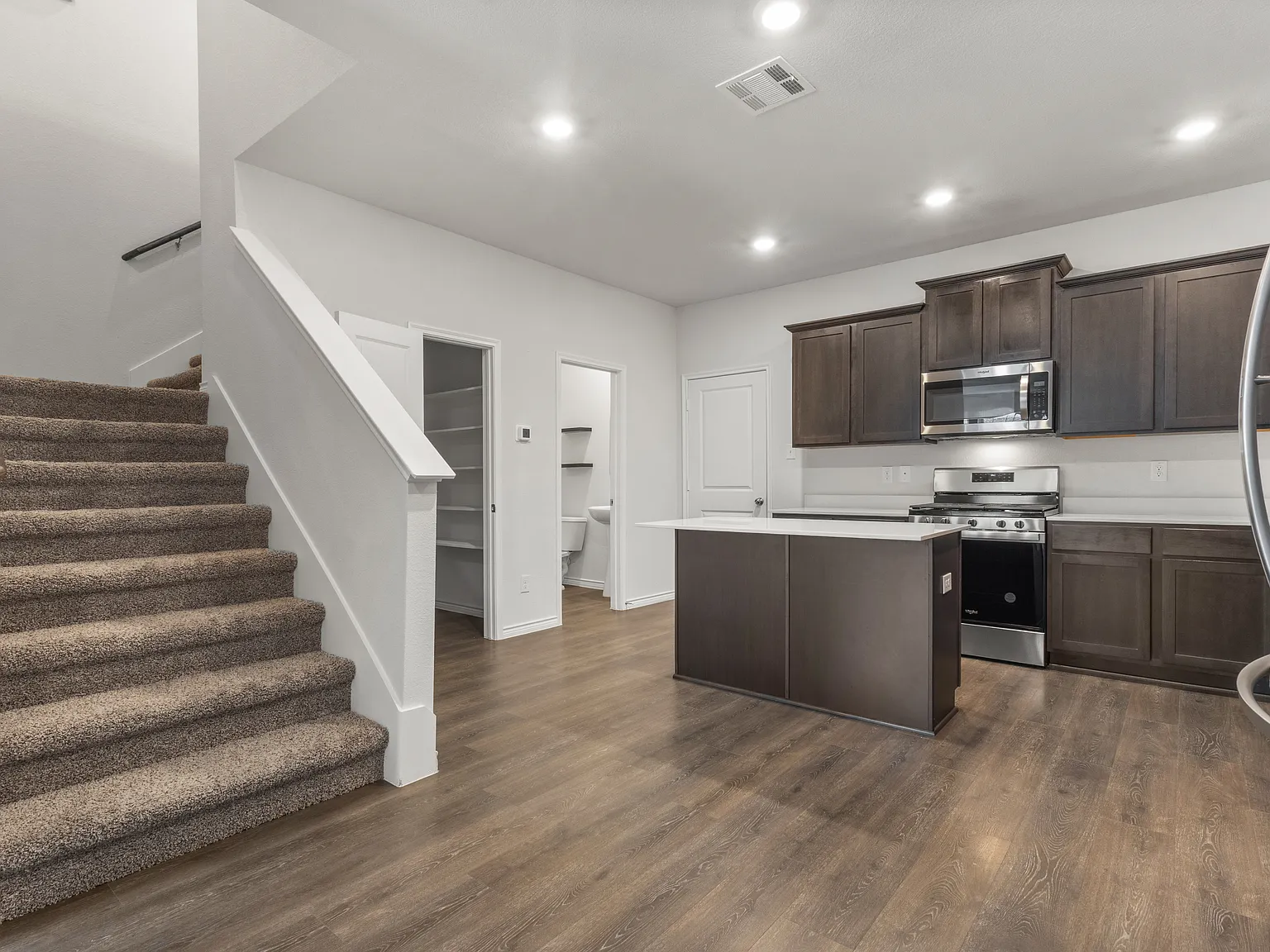 3 bed, 2.5 bath, 1815 sqft, $2,750 — Photo 3