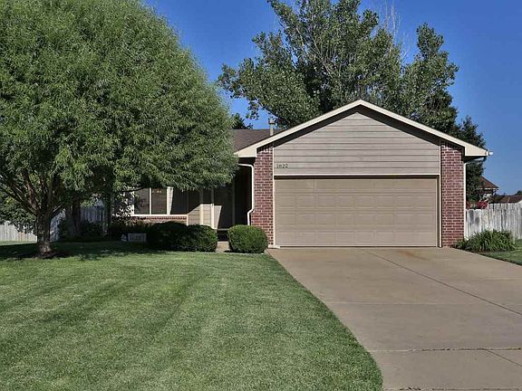2nd image of 1822 S Shefford Cir