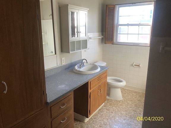 5th image of 203 4th St E