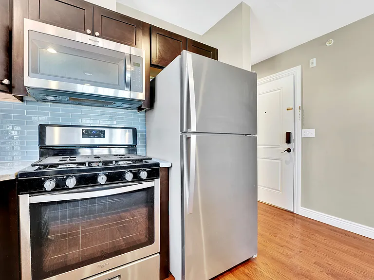 210 Hackensack St #C — Photo 6