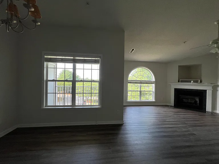 933 Scholastic Ct — Photo 6