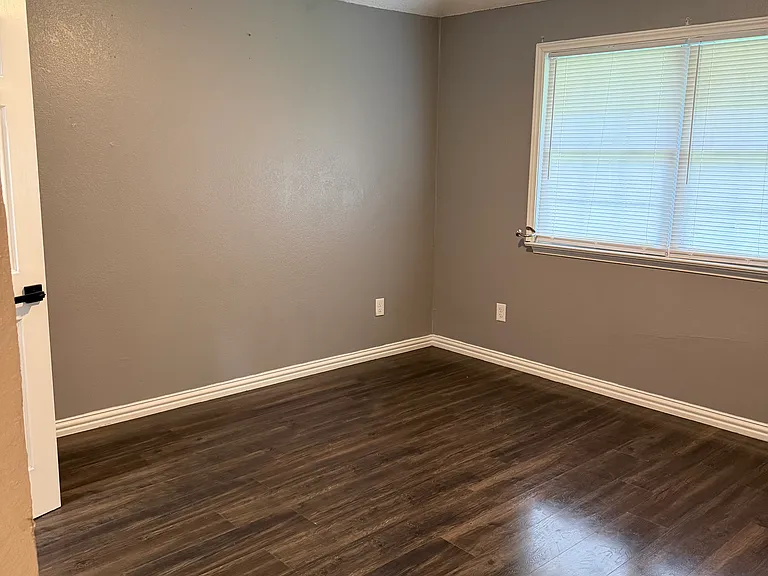 310 Kalmia Dr — Photo 3
