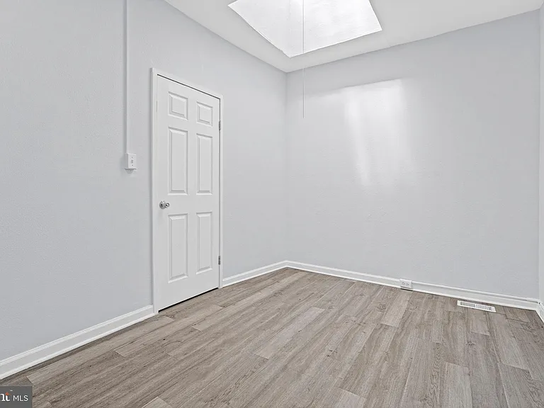 1669 N Milton Ave — Photo 14