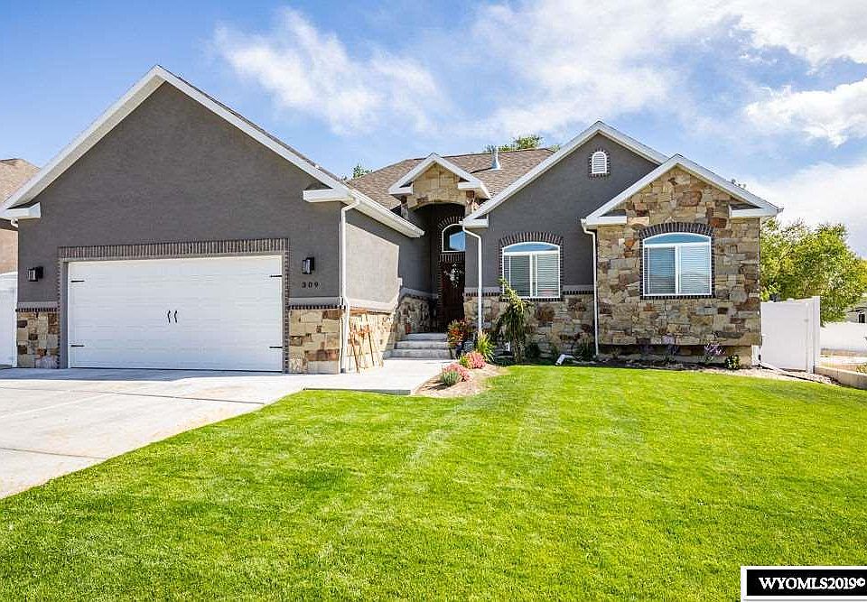 1st image of 309 Pinnacle Dr