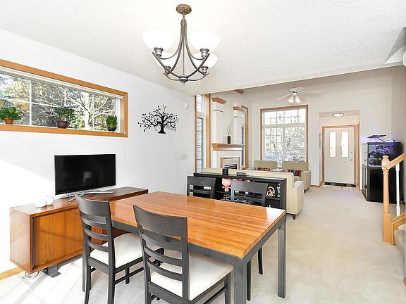 5th image of 2201 Baneberry Way W