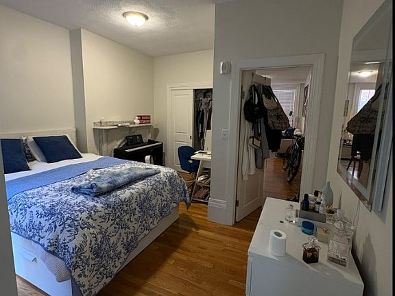 4th image of 62 W Cedar St #3B