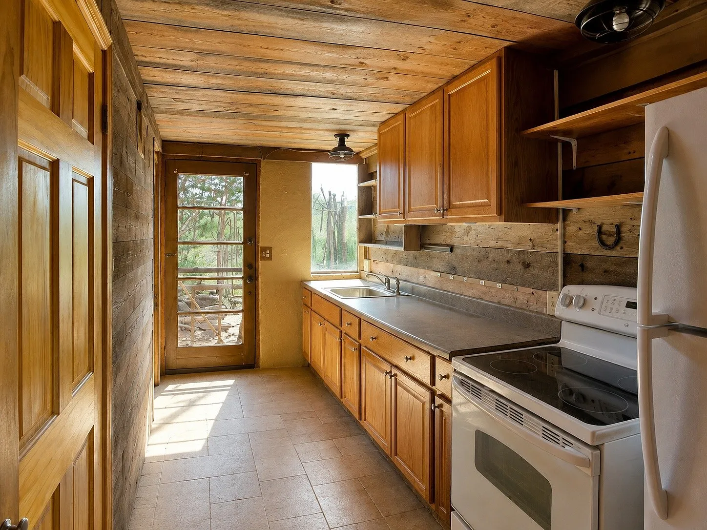 Studio, 900 sqft, $1,285 — Photo 4