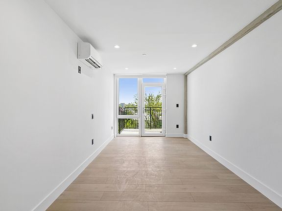 4th image of 33-25 Junction Blvd #3A