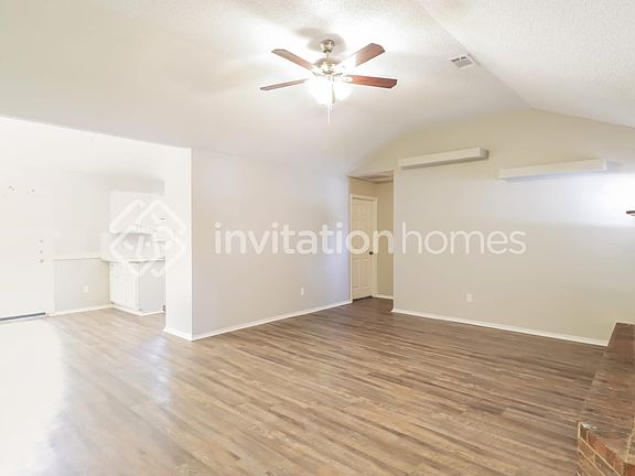 4th image of 1008 Pierce Arrow Dr