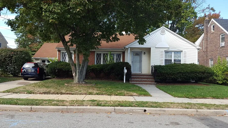 55 Linden St photo 1