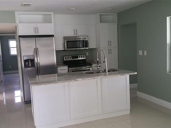 2nd image of 7806 Tanglewood Ln