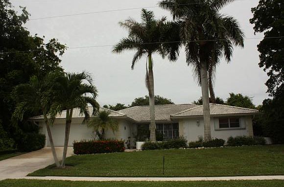 1st image of 831 Scott Dr