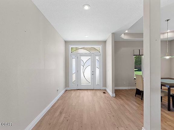 gorgeous entry
