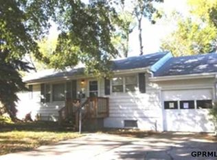 7764 Lakeview Dr, Omaha, NE 68127